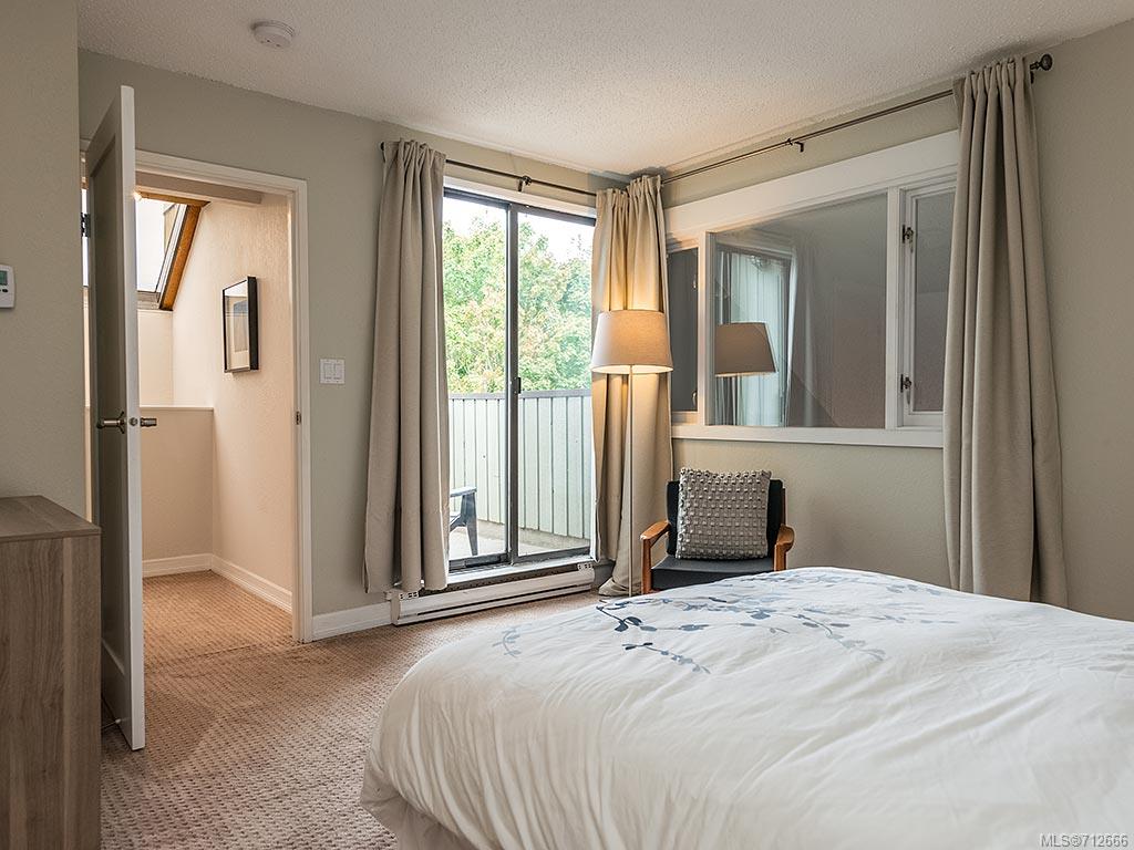 2306 Fernwood Rd, Victoria
