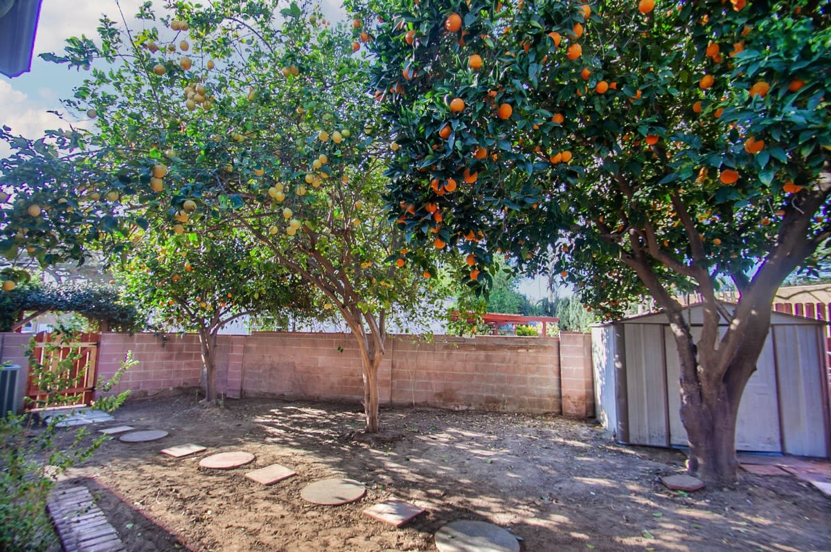 13011 Debby St Valley Glen, CA