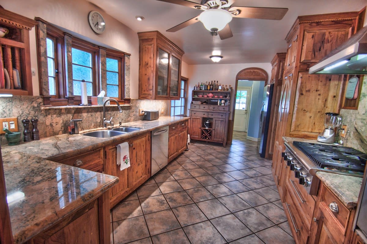4546 Willowcrest Ave, Toluca Lake, CA