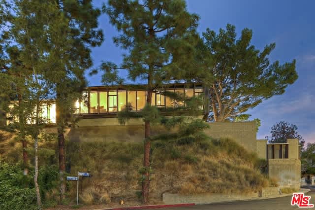 2867 Belden Dr