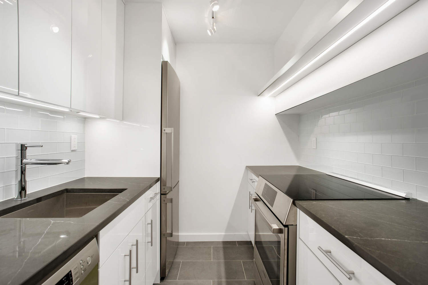 23 E 10th St, #208