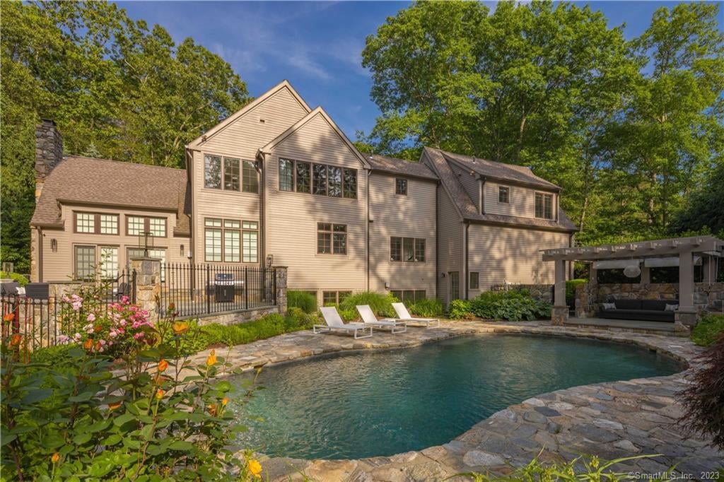 11 Charcoal Hill Rd