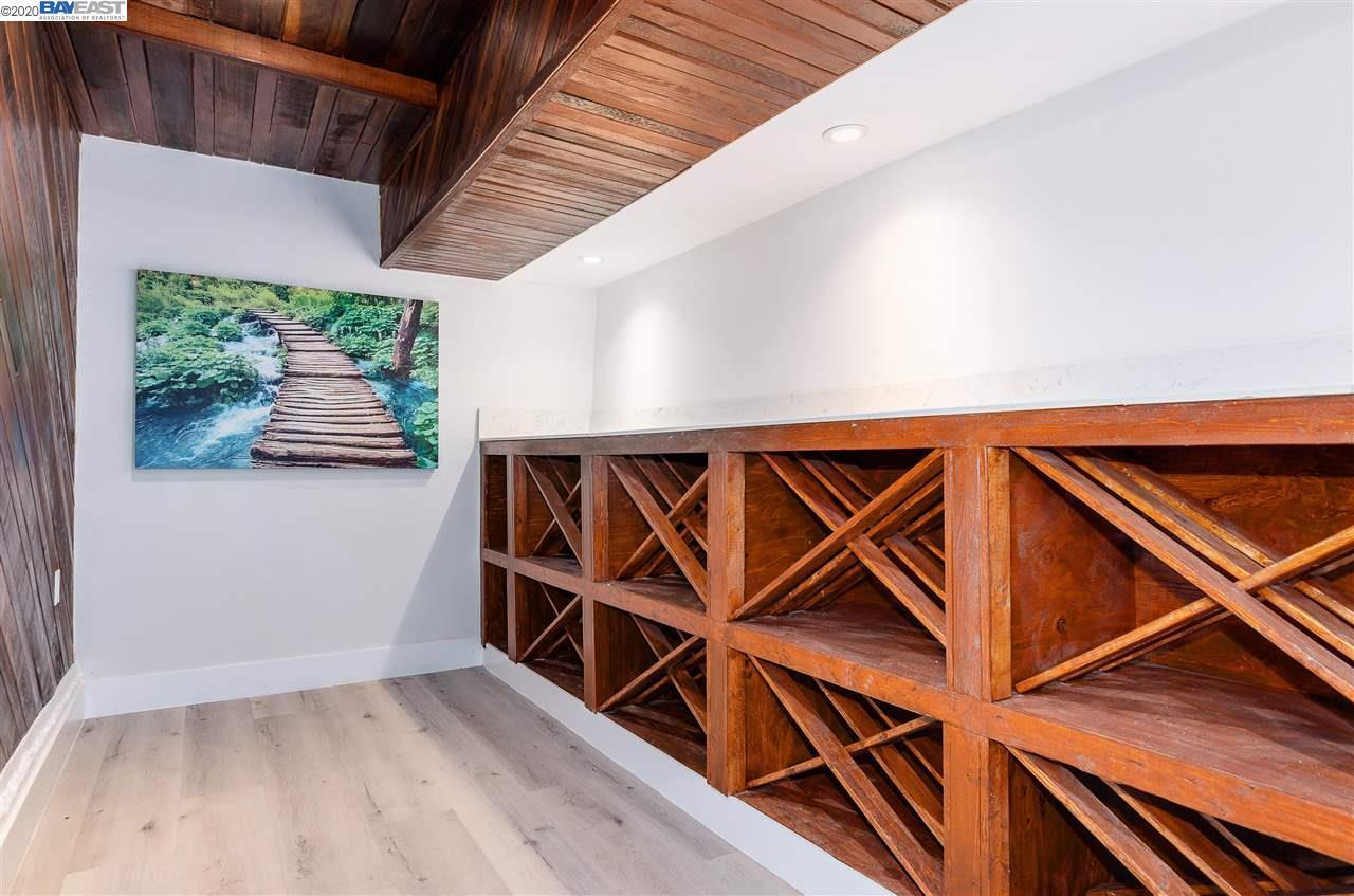 6 Saint James Ct, Orinda 