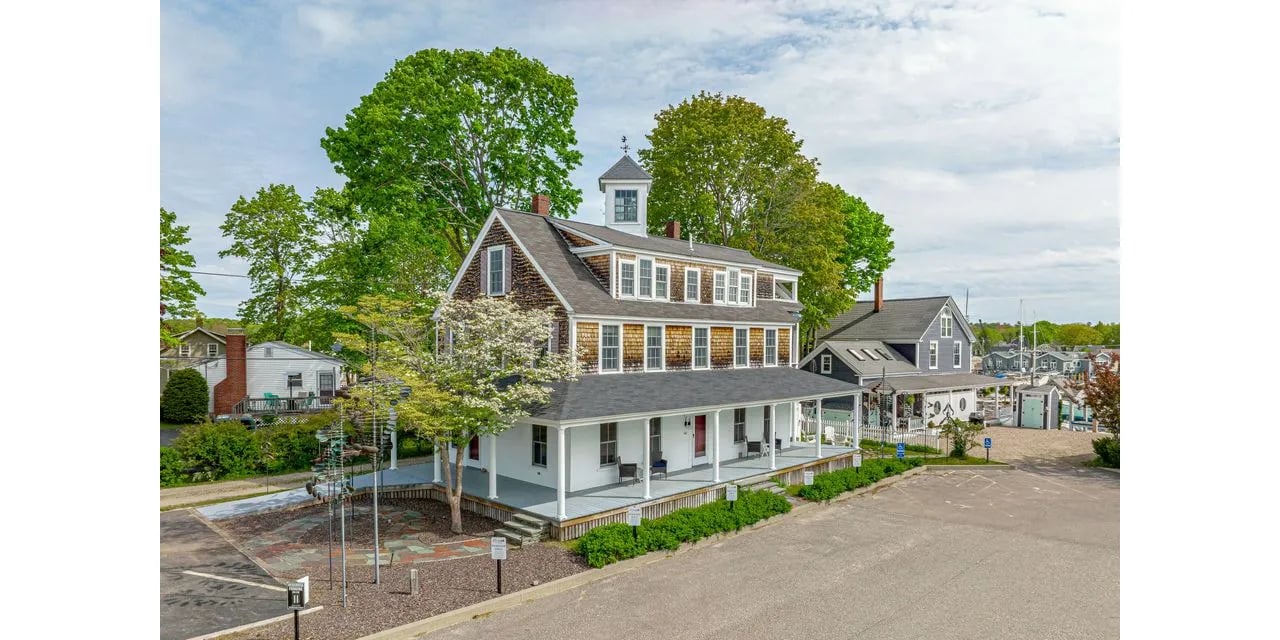 New Listing! 10 Chase Hill Road, Kennebunk, Maine – $1,295,000