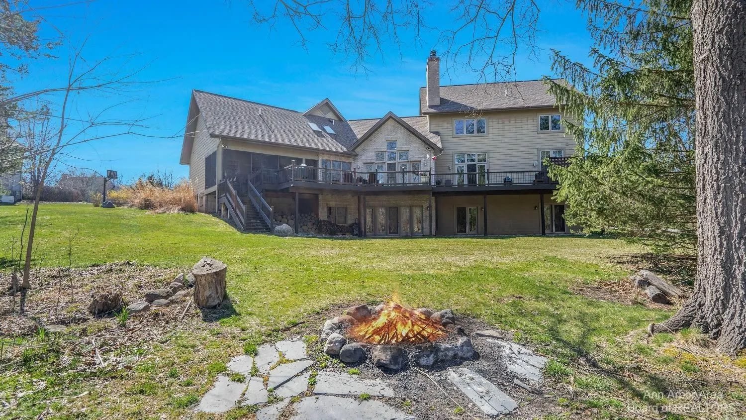 2566 Thornapple Drive, Ann Arbor, MI 48103