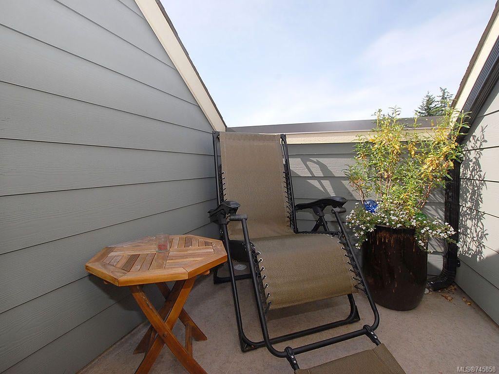 202-2752 Peatt Rd, Langford