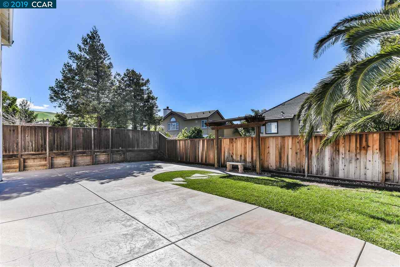 2317 Woodhill Dr