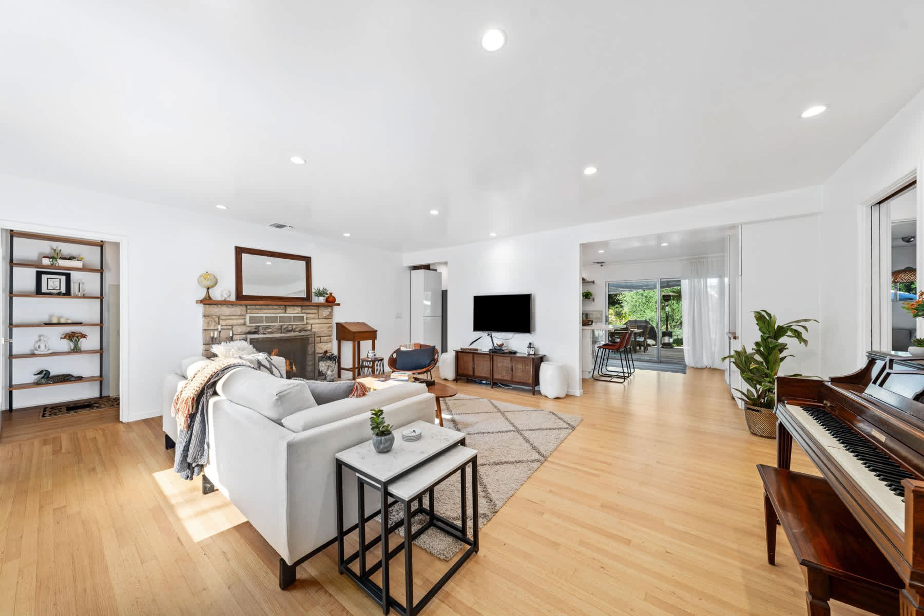 1518 Valley Dr, Topanga