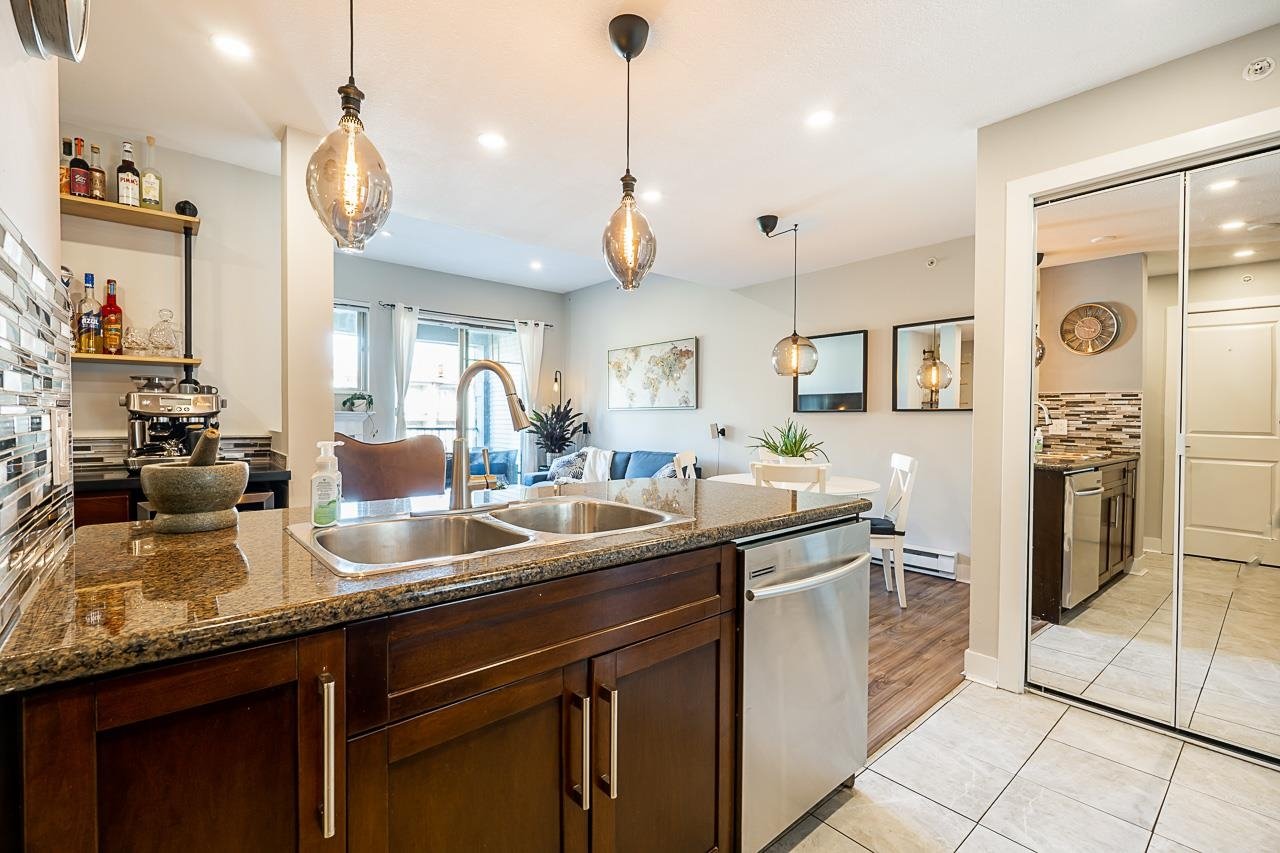 401-2468 Atkins Ave
