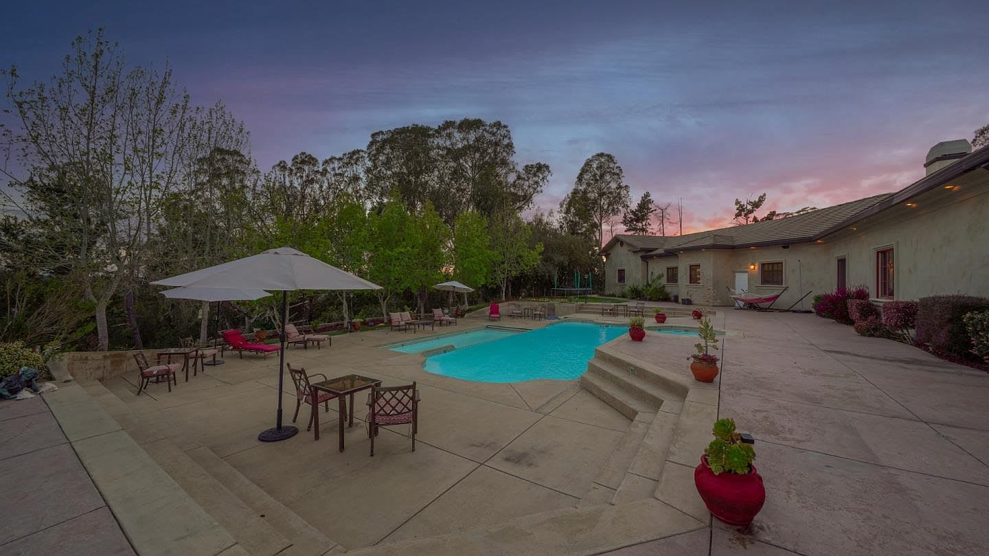 8654 Carolines Ridge Rd