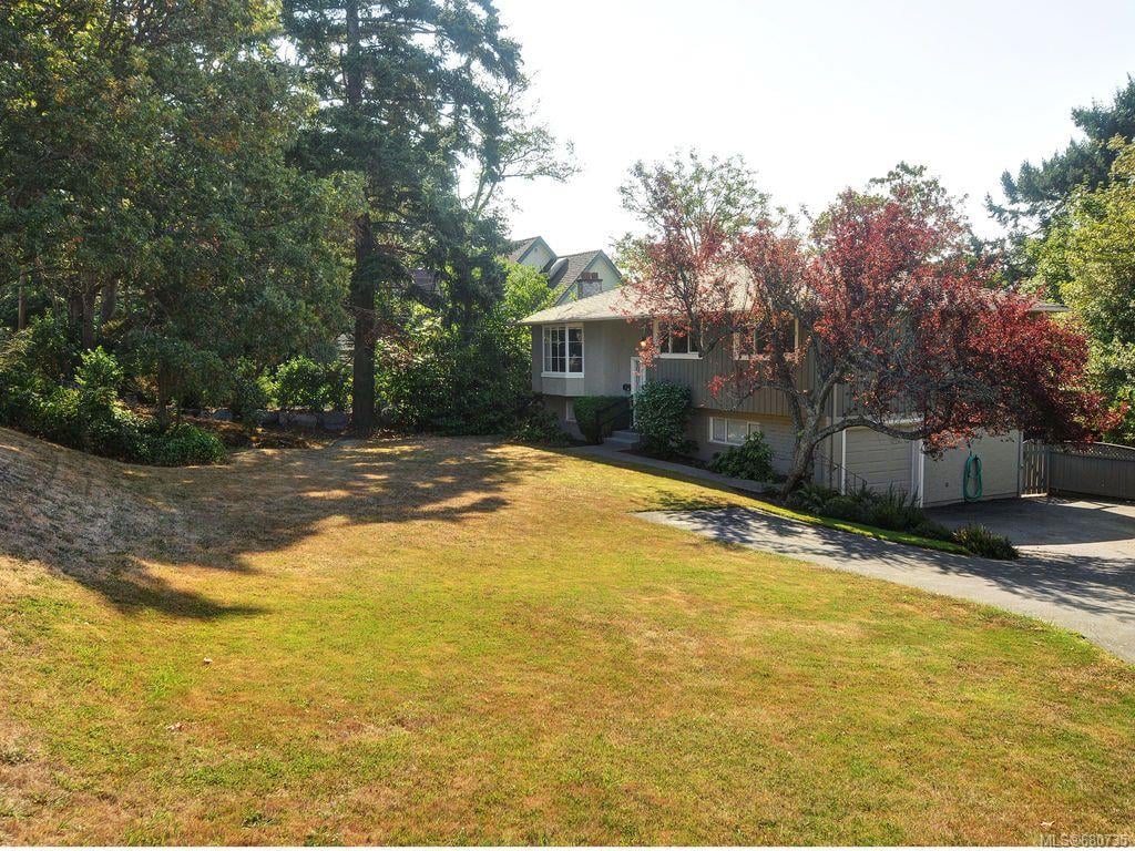1259 Tattersall Dr, Saanich