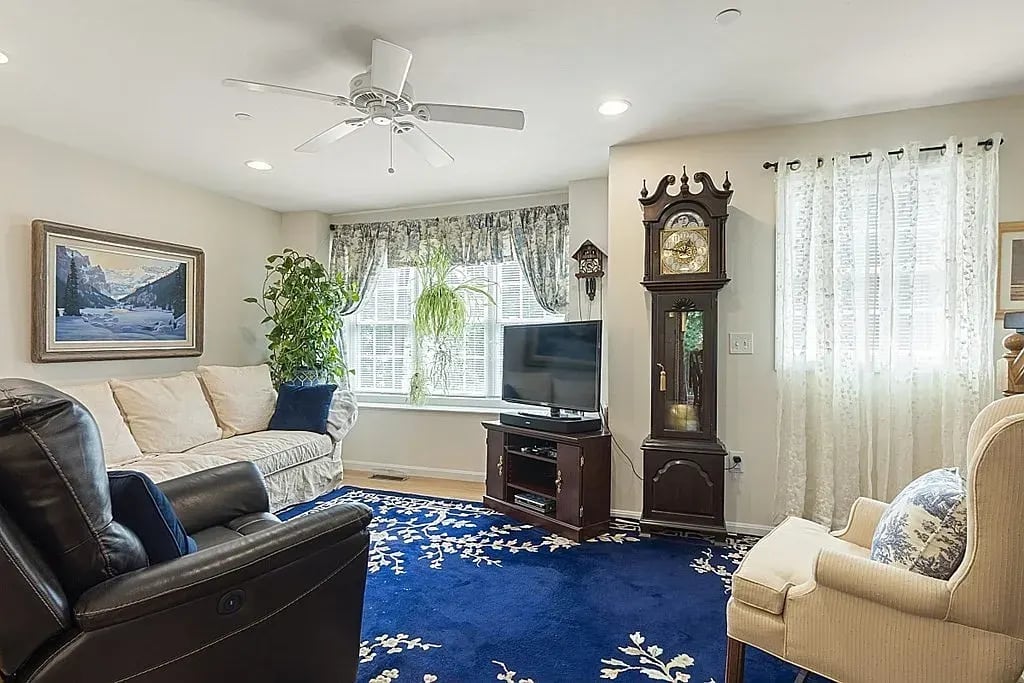 26 Main St #5