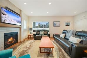 375 Kestrel St