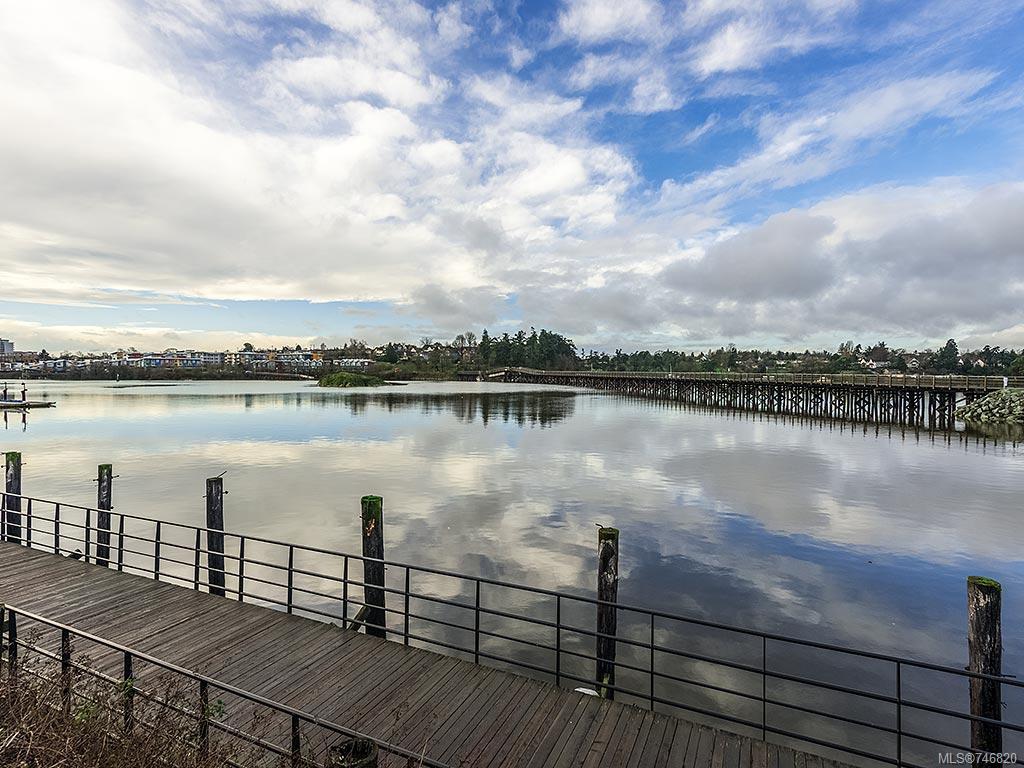 301-330 Waterfront Cres