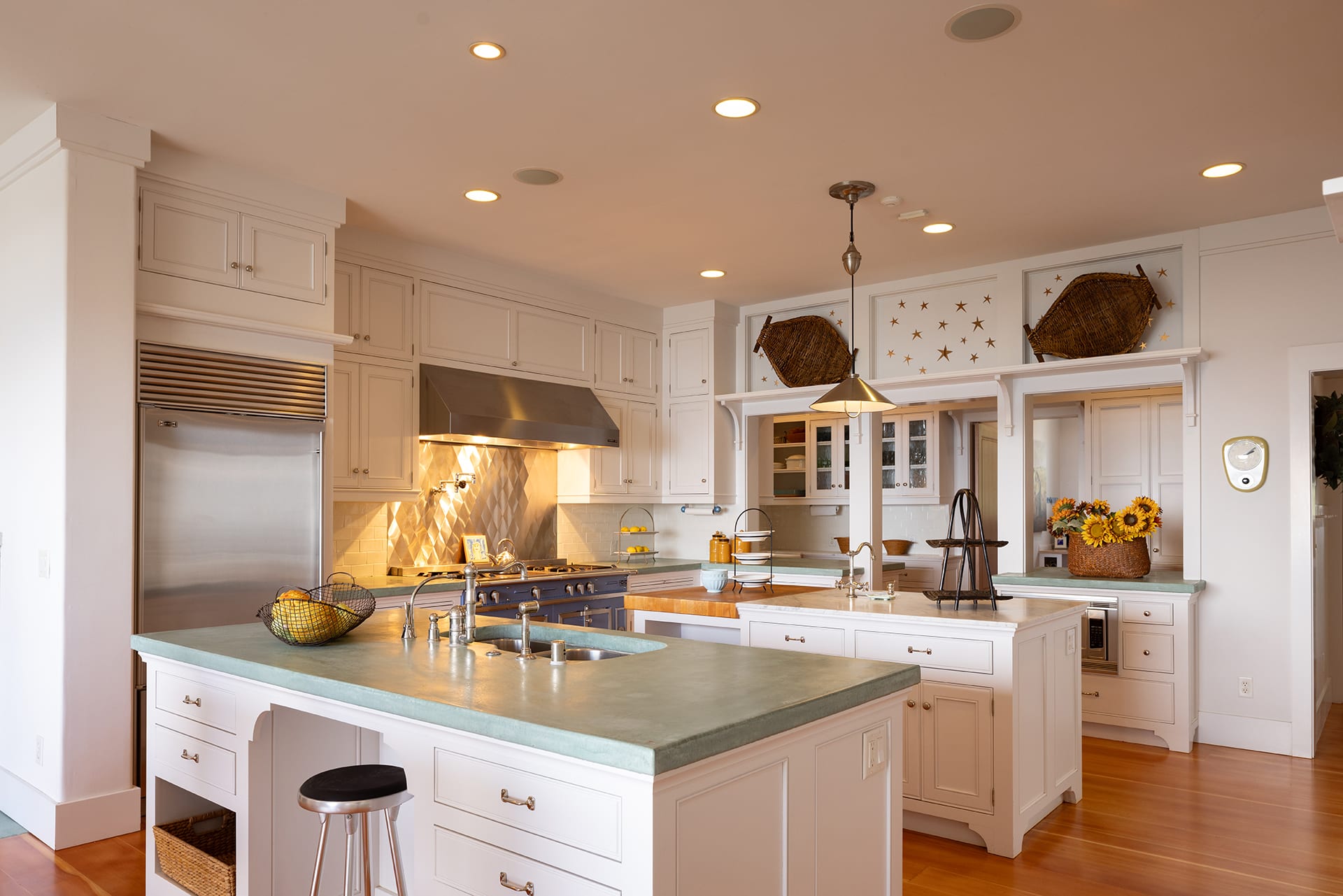 Luxurious Oceanfront Living - 106 Livermore Avenue