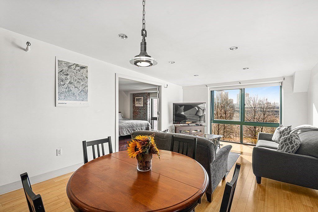 42 8th St Apt 3513