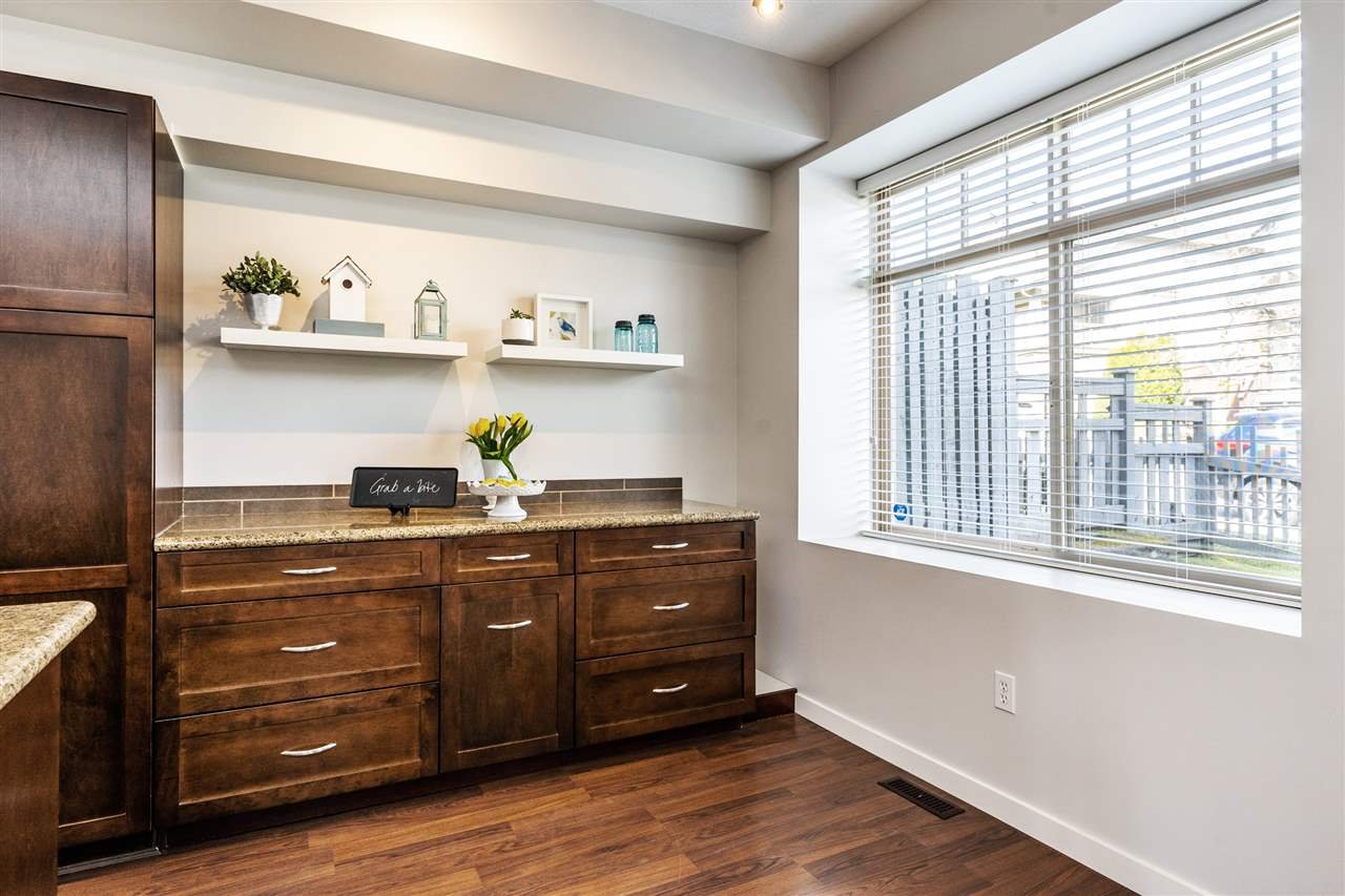 80-55 Hawthorn Dr