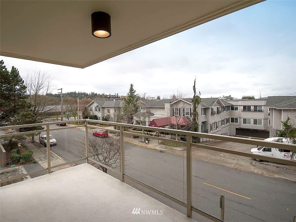 200 James St #204