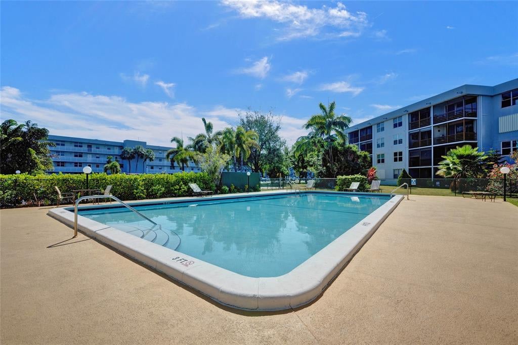 115 Royal Park Dr Unit #3A, Oakland Park, FL 33309