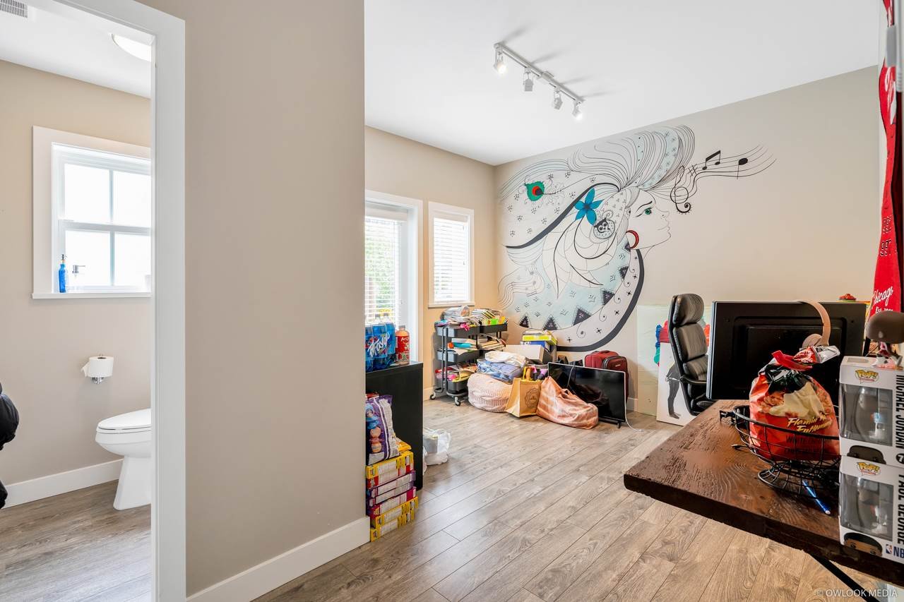 42-15588 32 Ave