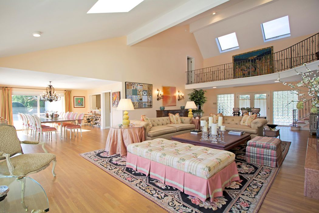 Pheasant Close East with Pool & Tennis
