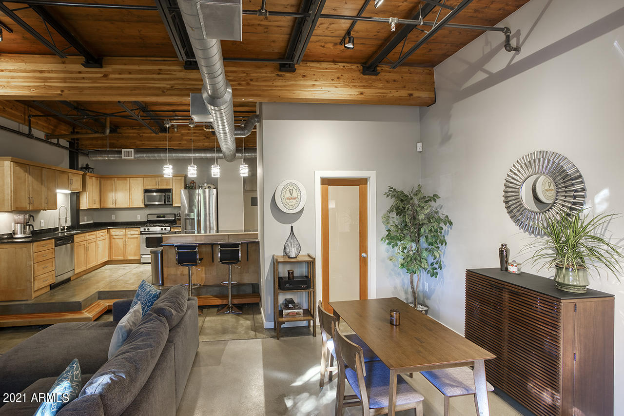 304 W Roosevelt St., #102