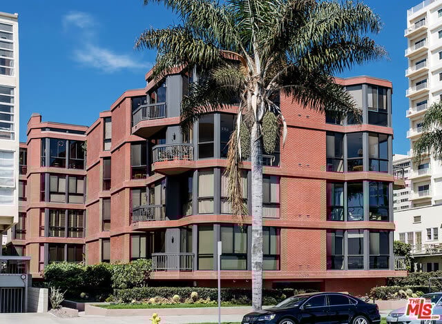 1033 Ocean Ave #403