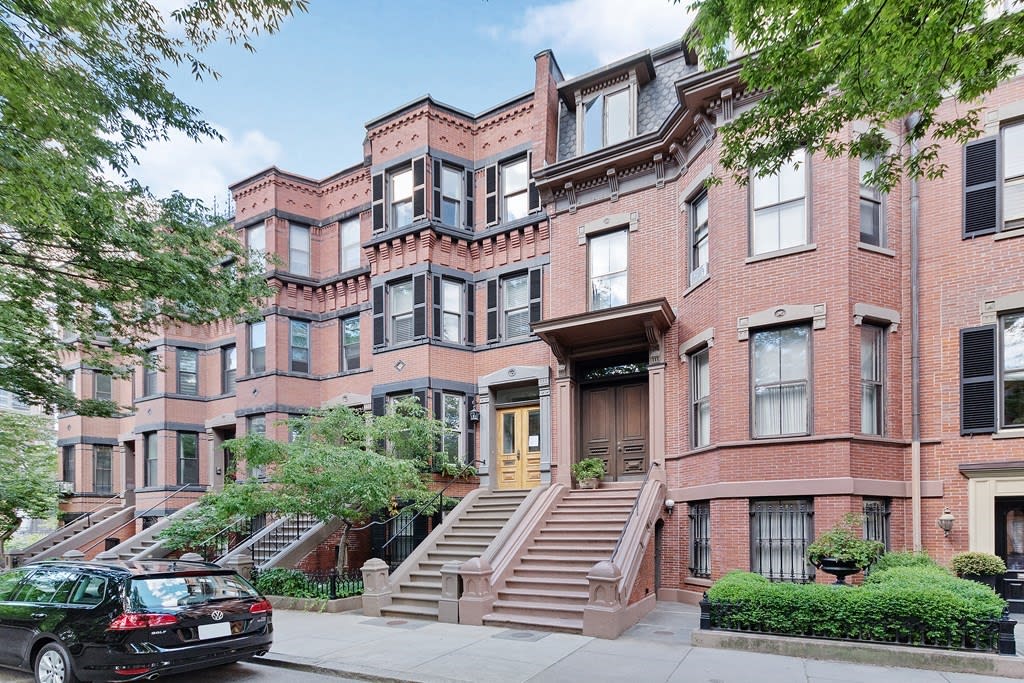 37 Braddock Park, #2