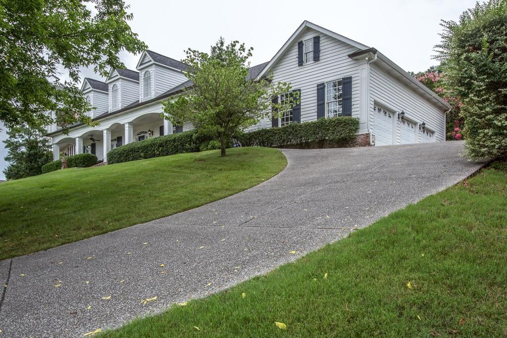 704 Legends Crest Dr