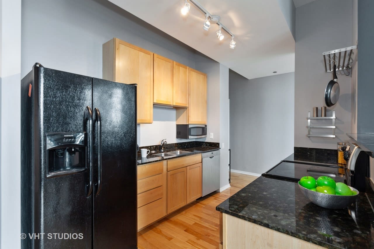 1000 W Leland Ave #5E 