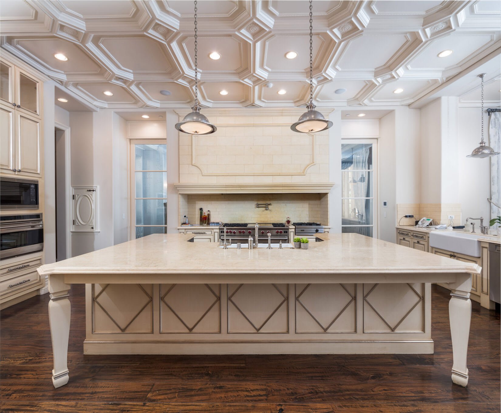40 Beverly Park Cr
