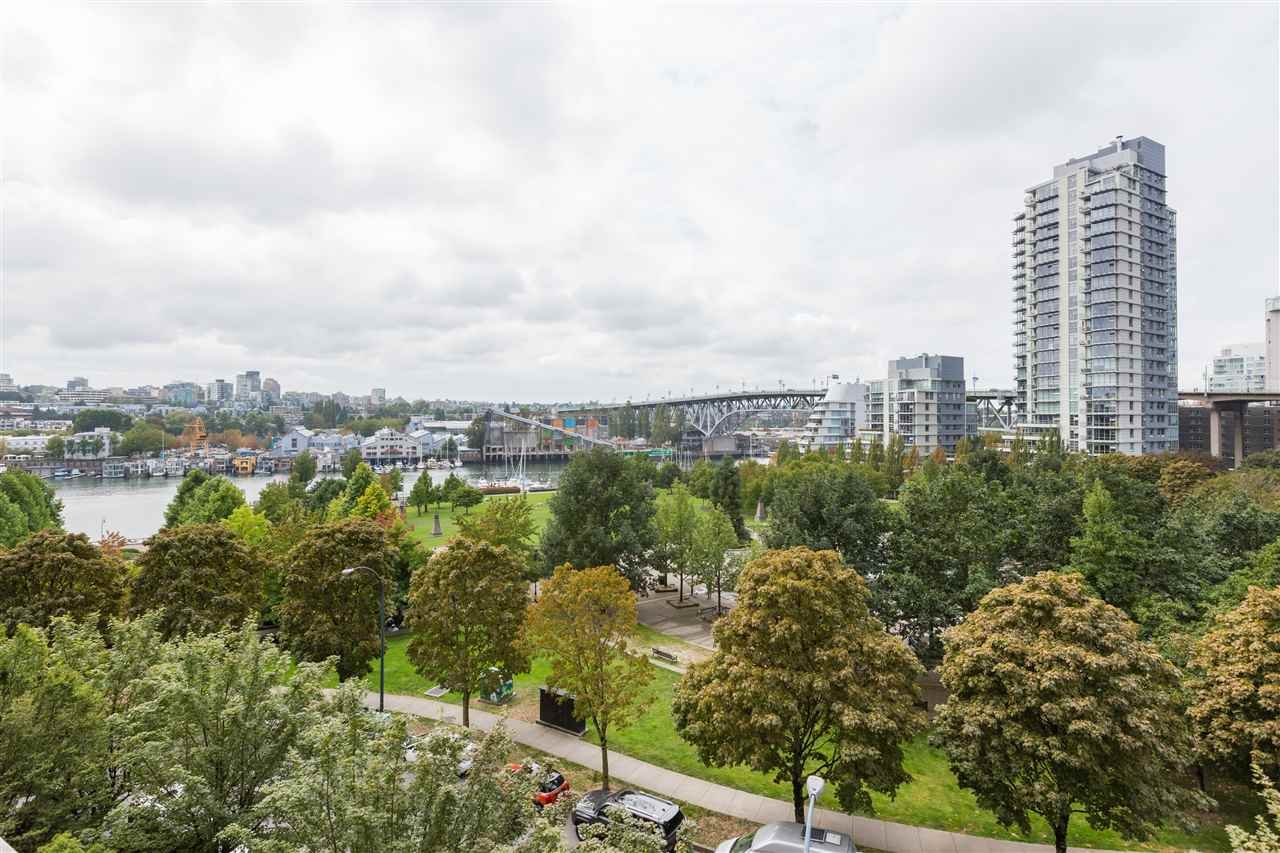 706-455 Beach Cres