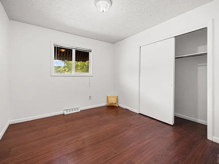 19 Cornell Cir