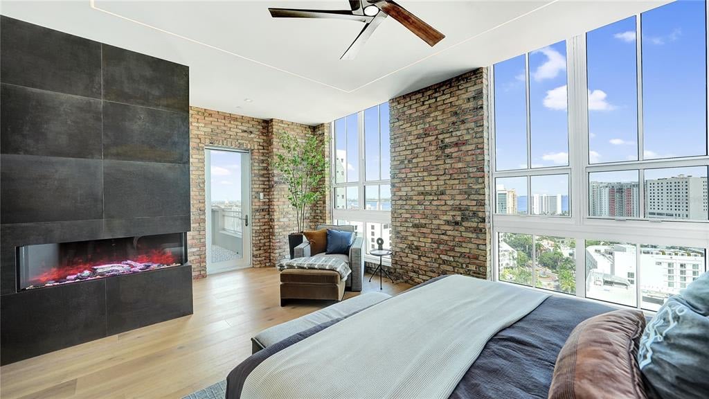 1350 Main St, #1704