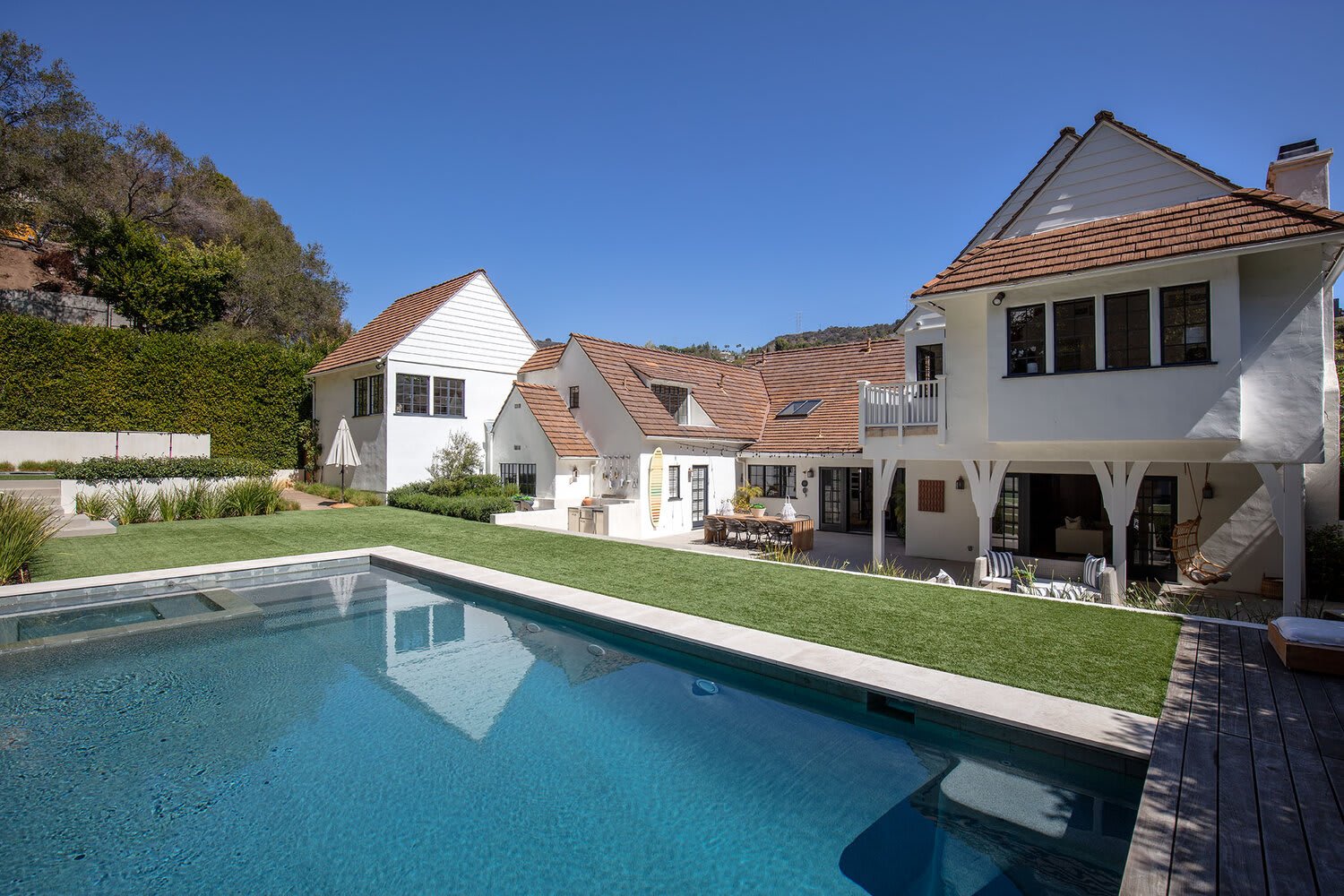 2277 Mandeville Canyon Rd