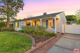12138 La Maida St