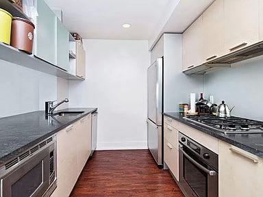 350 West 42nd Street Unit: 52F