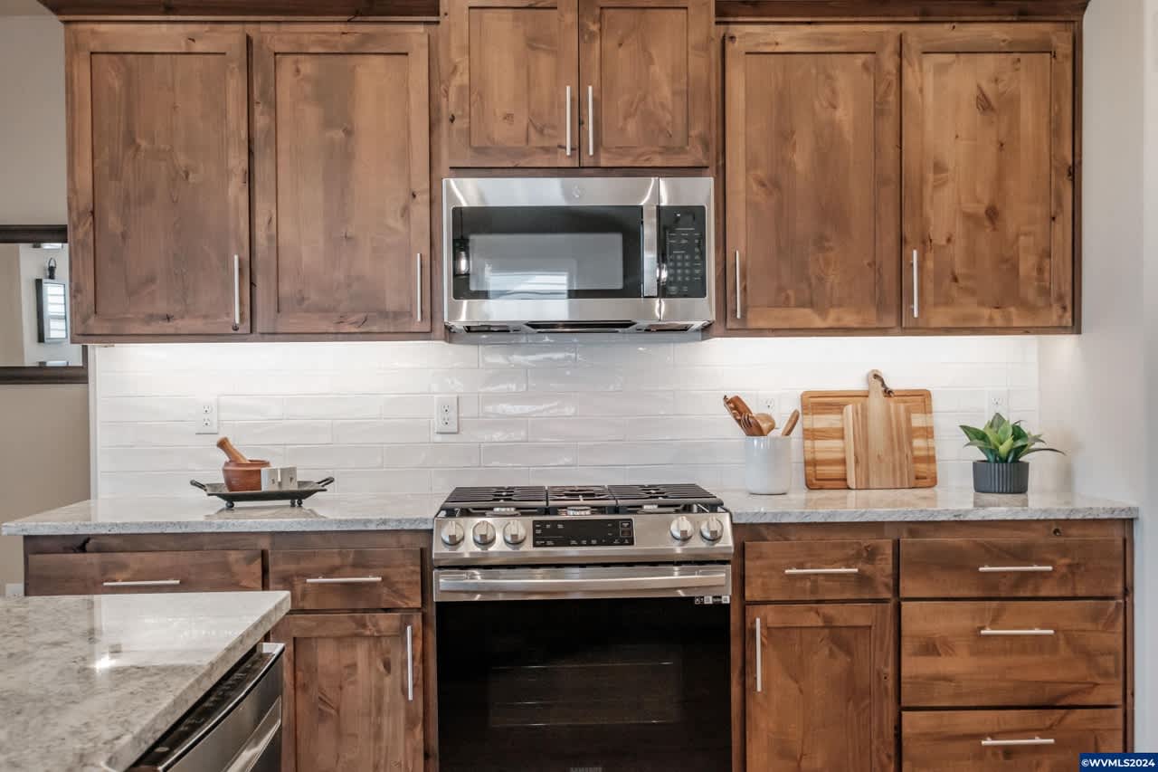 708 NW George Ct