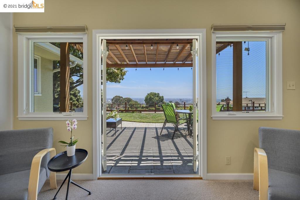 1863 Lakeview Ct