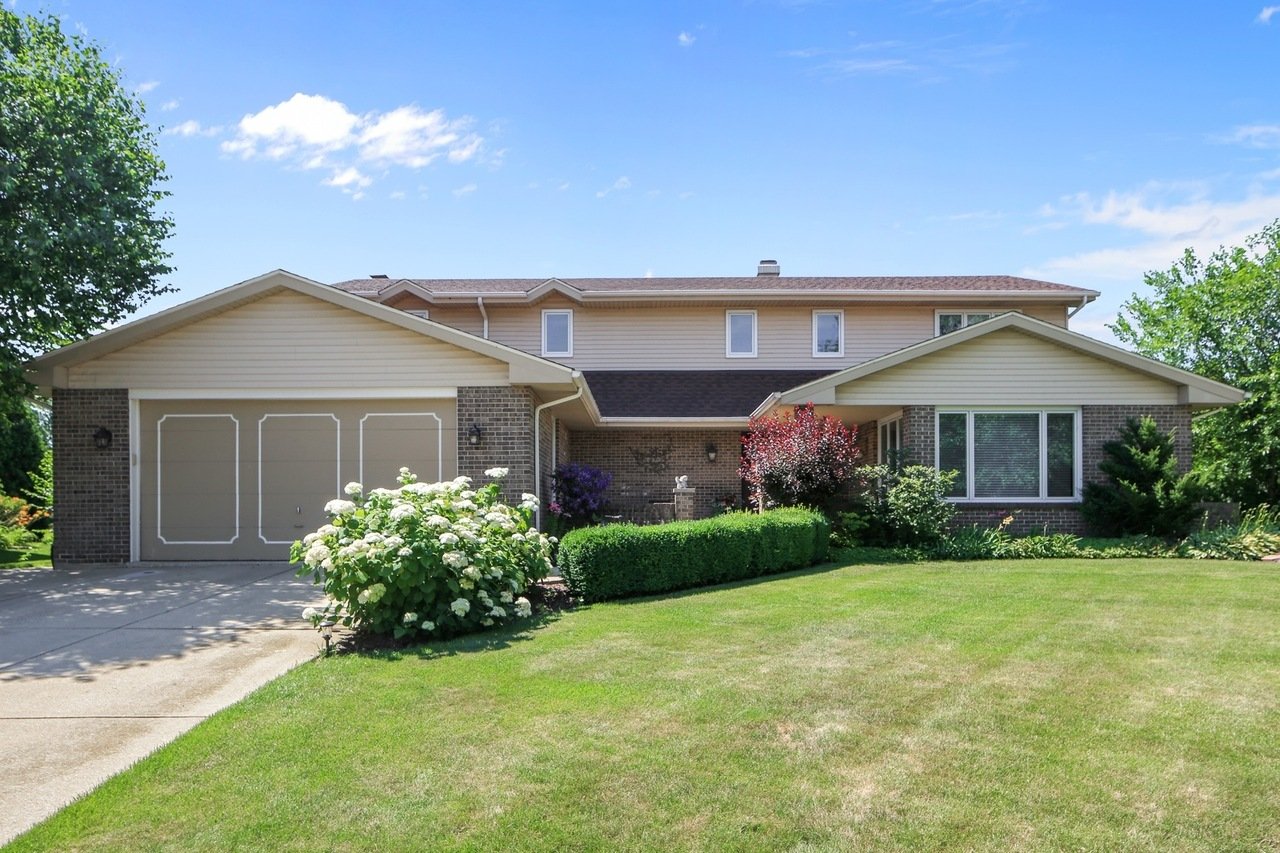 Beautifully Appointed Home Perfect For Entertaining