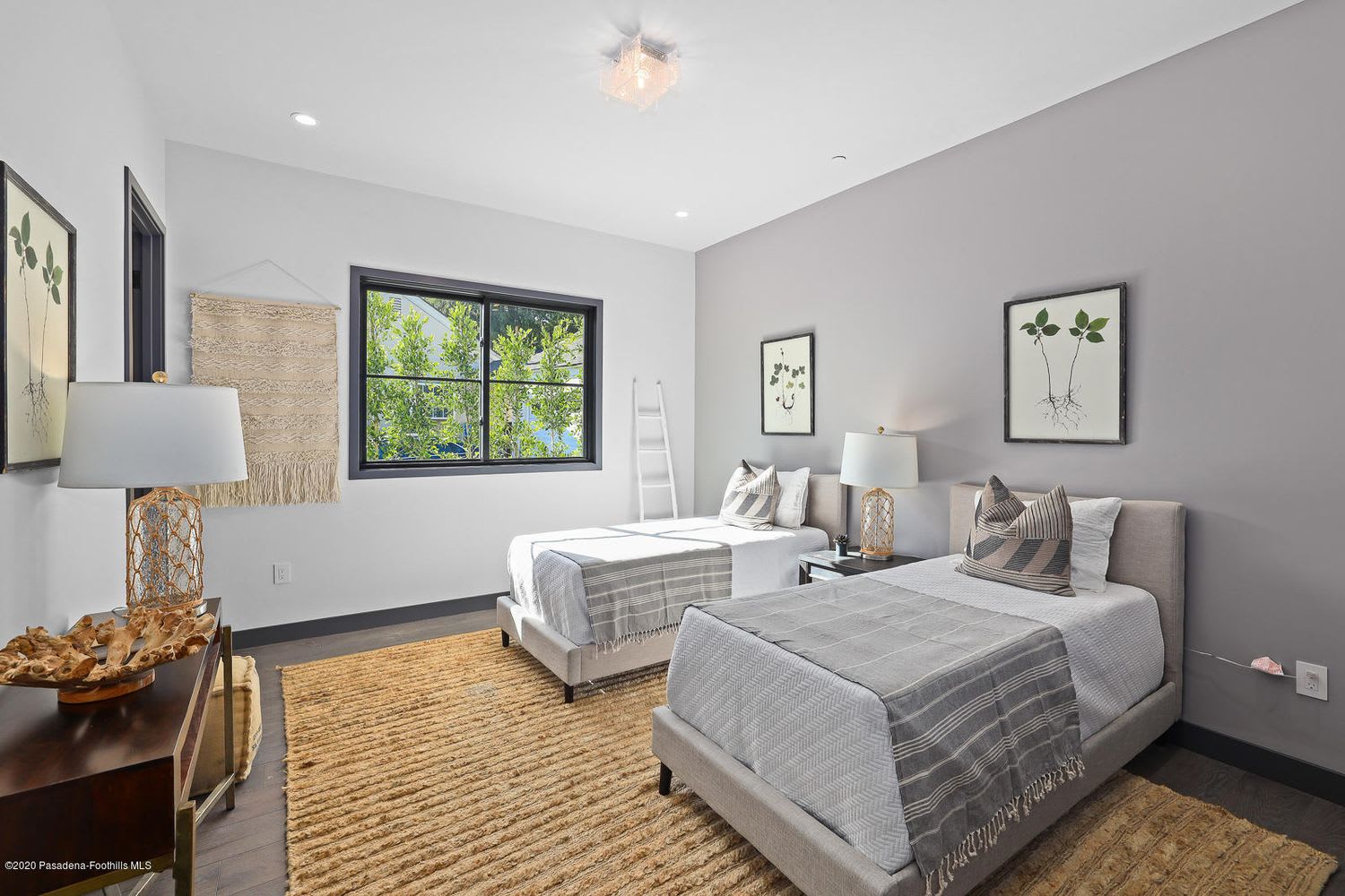 217 Lamour Dr