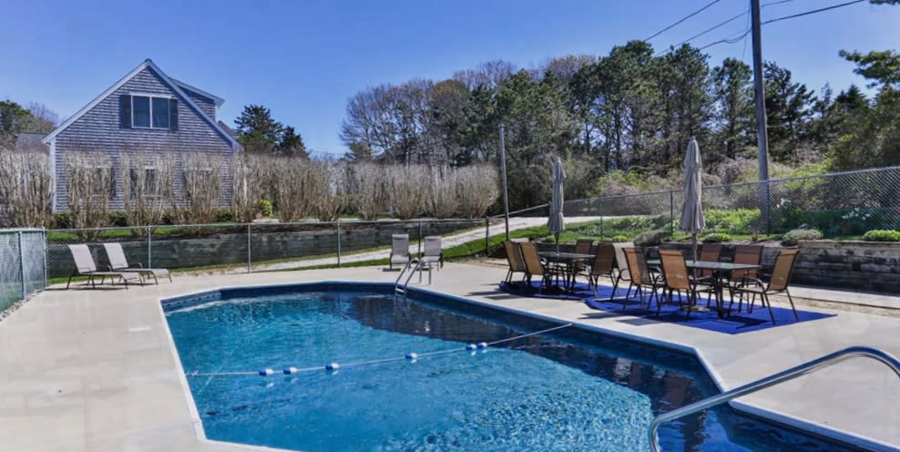 Spectacular pool home