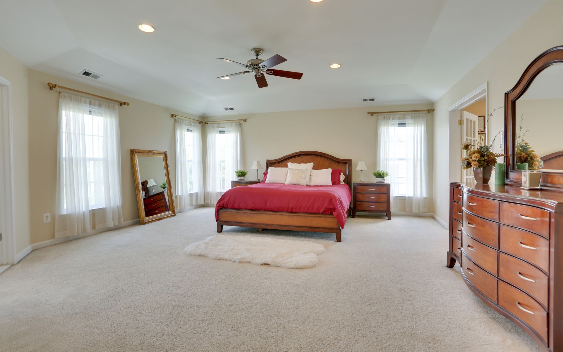 8 SHOREHAM CT