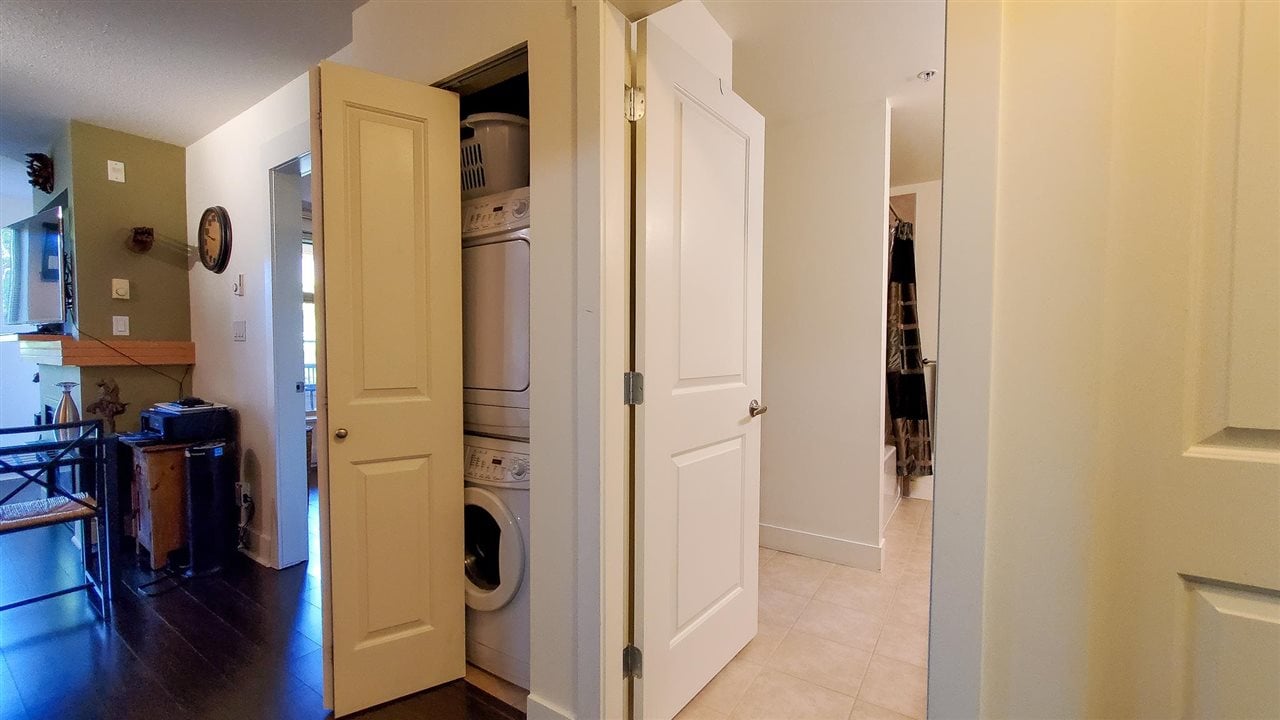 219-1211 Village Green Wy
