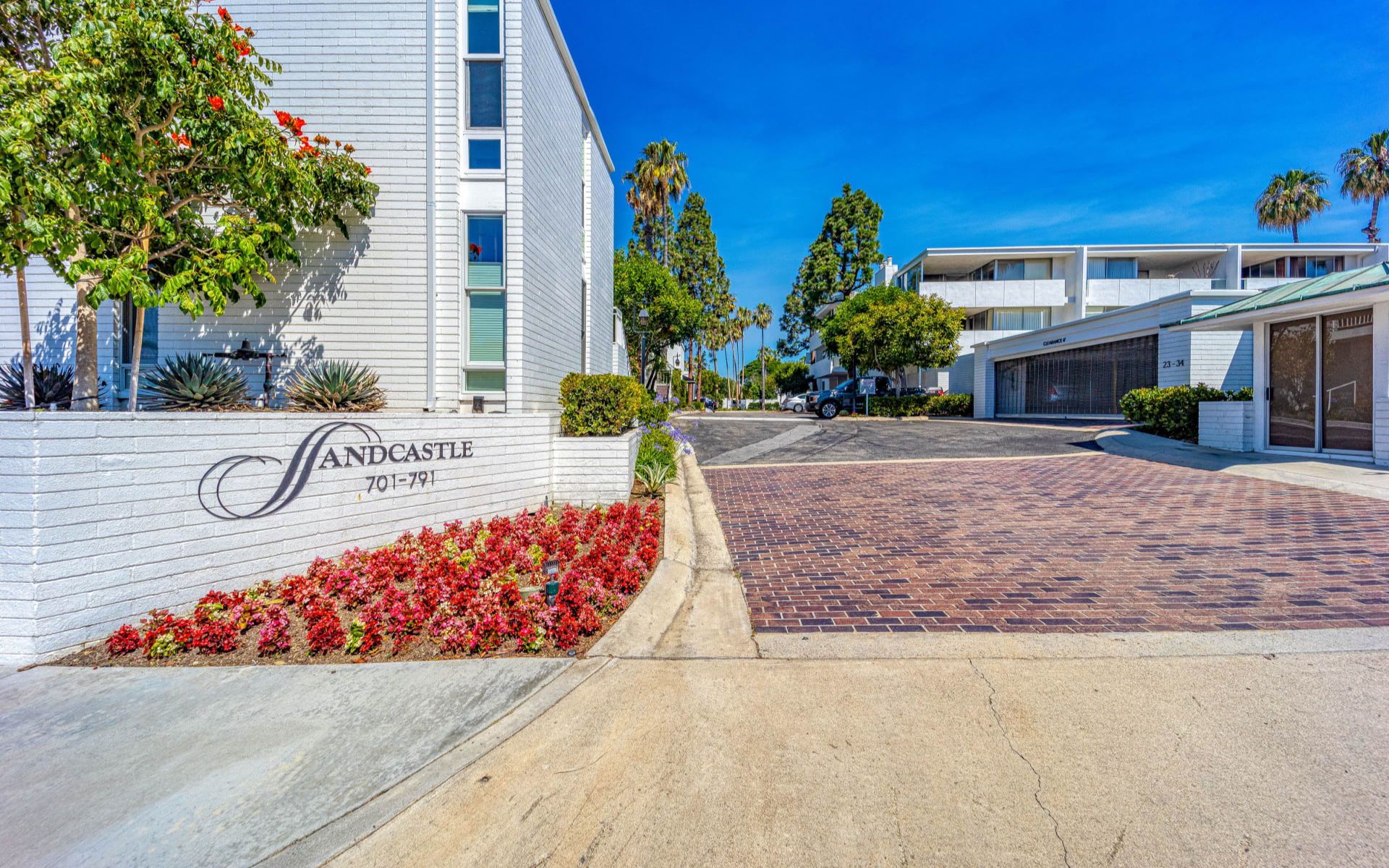 717 Avocado Ave