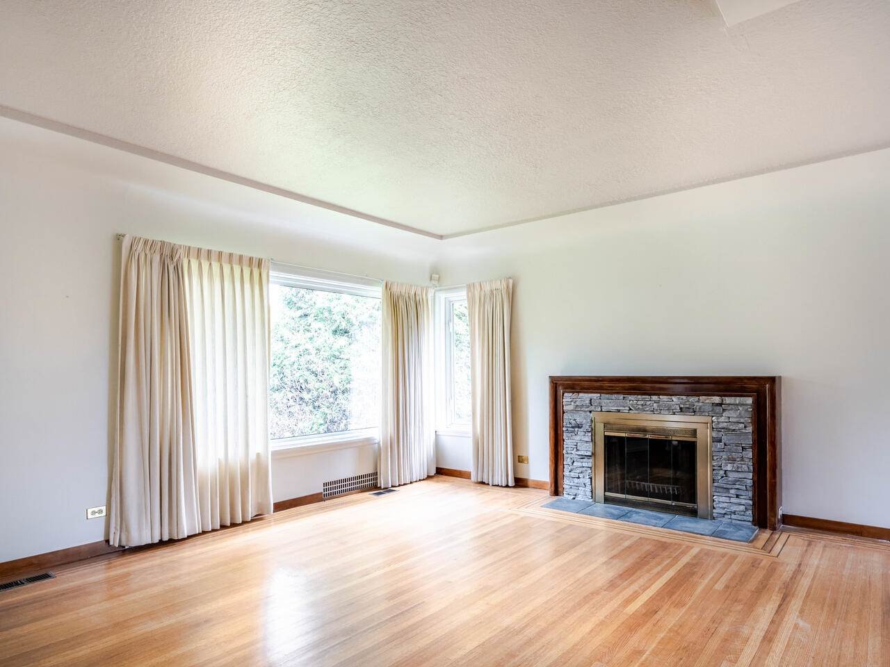 2801 Woodbine Dr