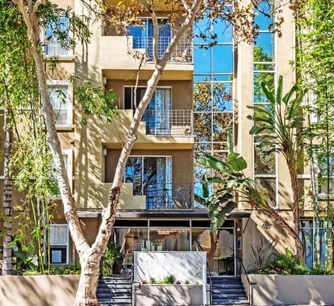 627 N Rossmore Ave #214