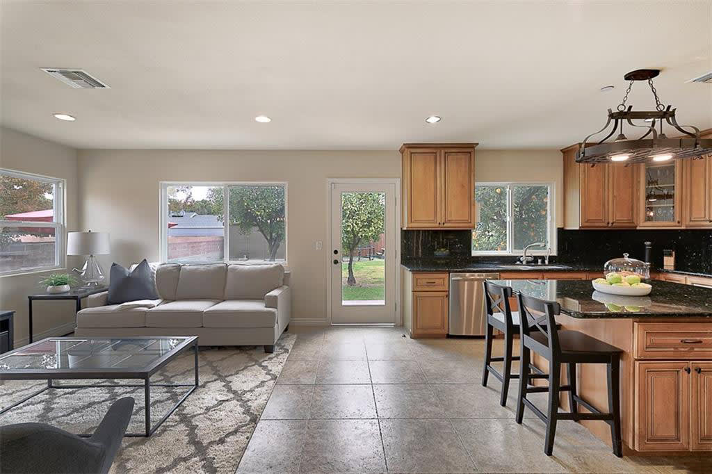 1810 W Oak St Burbank CA