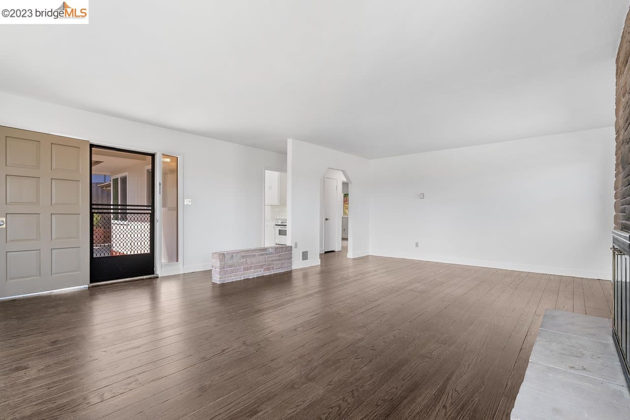 2454 San Carlos Ave