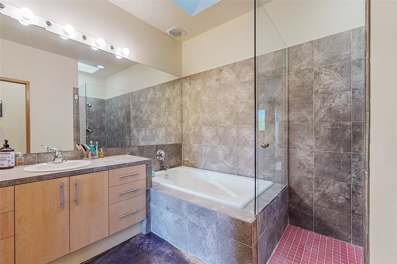 604 Avenida Villa Hermosa #201